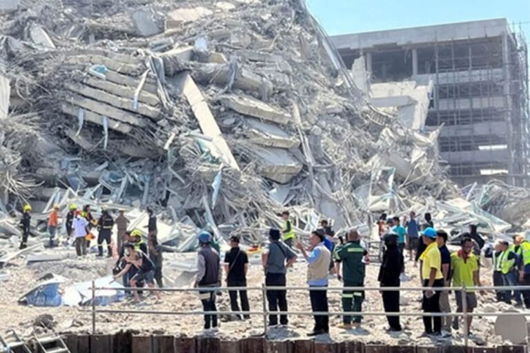 Earthquake বা ভূমিকম্পে